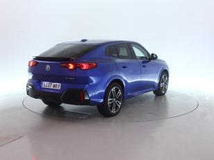 BMW iX2 eDrive20 color Azul. Año 2024. 150KW(204CV). Eléctrico. 