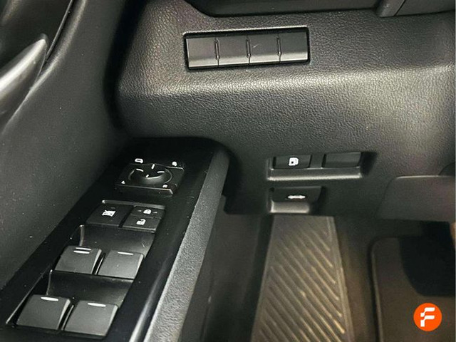 Foto 14 Lexus UX 250h Business Navigation 2WD 135 kW (184 CV)