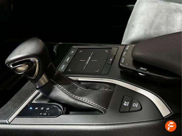 Foto 17 Lexus UX 250h Business Navigation 2WD 135 kW (184 CV)