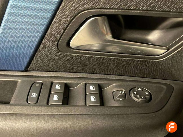 Foto 15 Citroen ë-C4 X 50KWh eléctrico Business Edition 100 kW (136 CV)