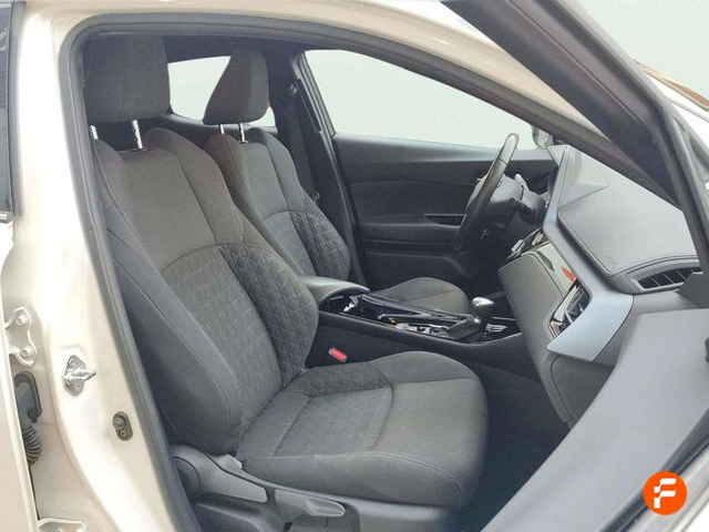 Foto 19 Toyota C-HR 180H Advance 135 kW (184 CV)