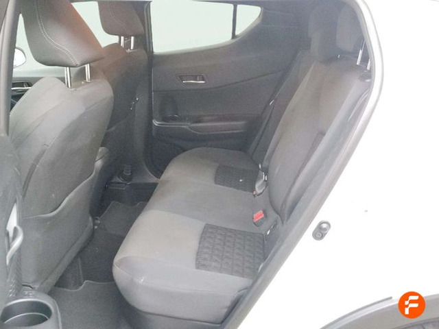 Foto 20 Toyota C-HR 180H Advance 135 kW (184 CV)