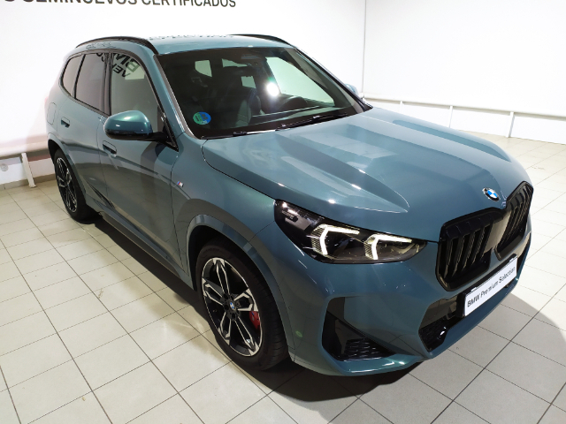 BMW X1 sDrive20d color Verde. Año 2025. 120KW(163CV). Diésel. En concesionario Hispamovil Elche de Alicante