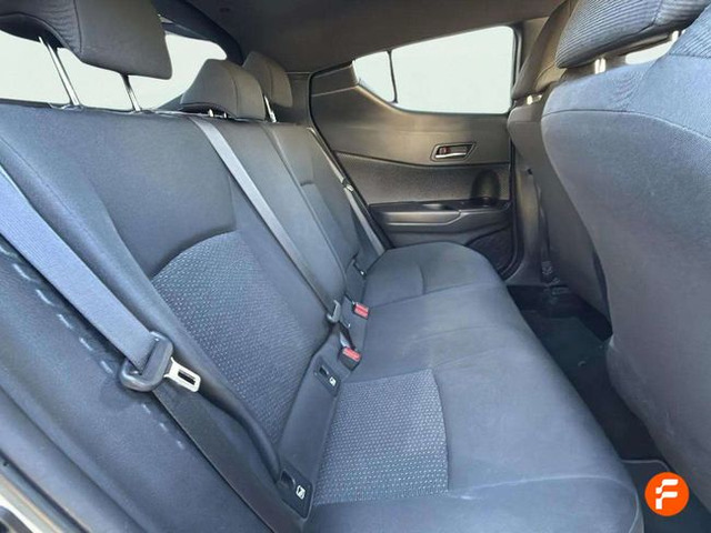 Foto 16 Toyota C-HR 1.8 125H Active 90 kW (122 CV)