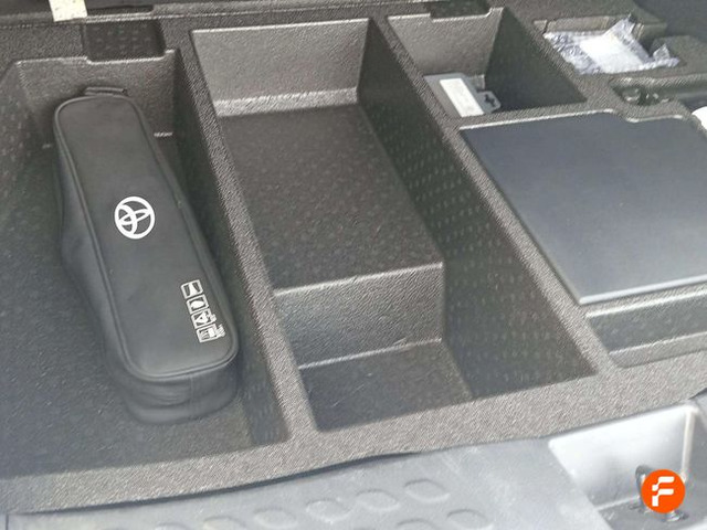 Foto 24 Toyota C-HR 1.8 125H Advance 90 kW (122 CV)