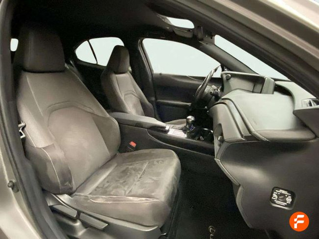 Foto 13 Lexus UX 250h Premium 135 kW (184 CV)