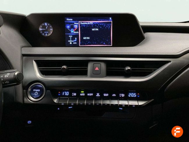 Foto 27 Lexus UX 250h Premium 135 kW (184 CV)