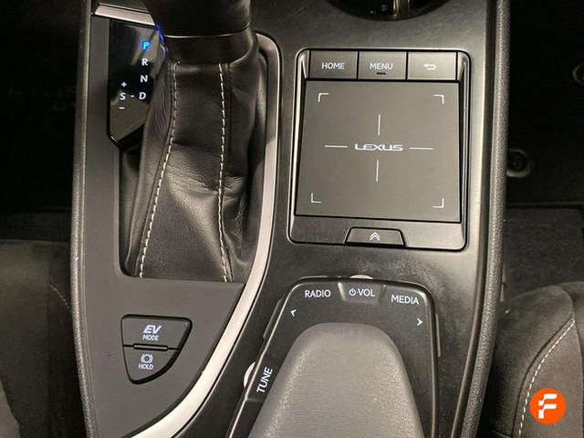 Foto 31 Lexus UX 250h Premium 135 kW (184 CV)