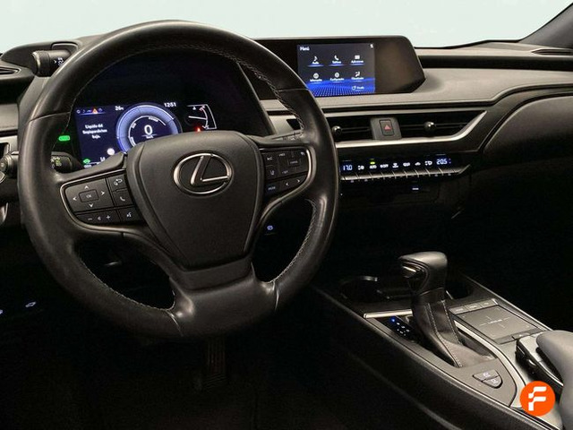 Foto 34 Lexus UX 250h Premium 135 kW (184 CV)