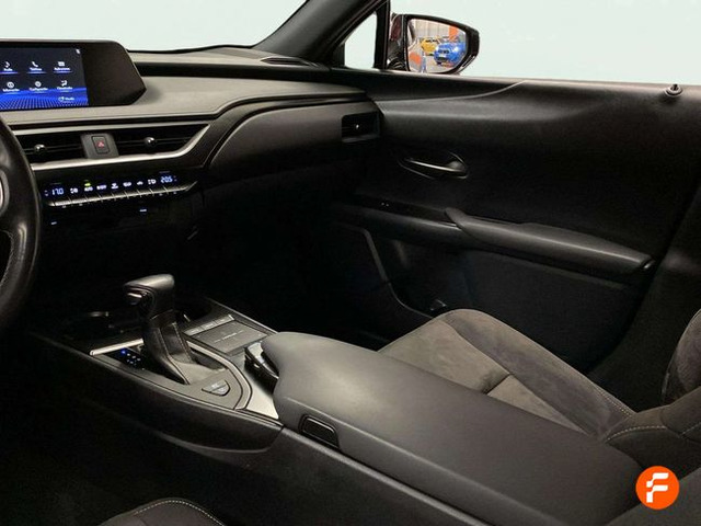 Foto 35 Lexus UX 250h Premium 135 kW (184 CV)