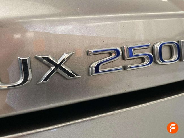 Foto 36 Lexus UX 250h Premium 135 kW (184 CV)