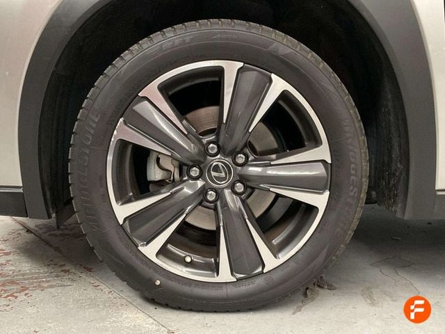 Foto 38 Lexus UX 250h Premium 135 kW (184 CV)