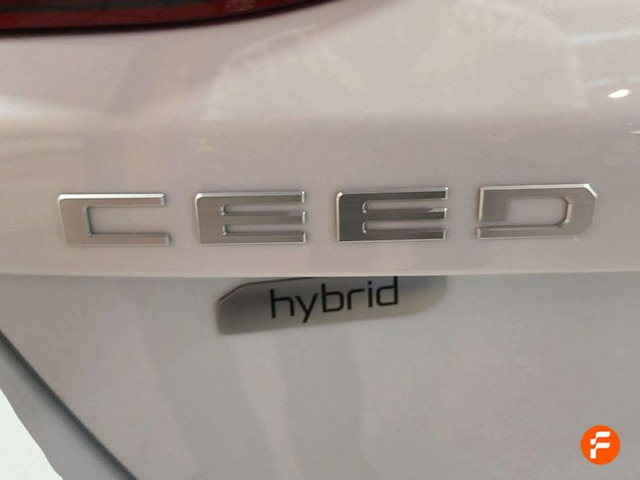 Foto 10 Kia Ceed 1.5 MHEV Tech DCT 118 kW (160 CV)