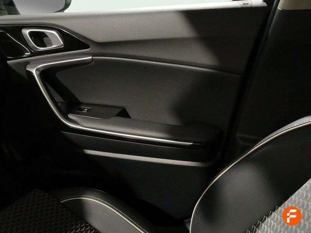 Foto 12 Kia Ceed 1.5 MHEV Tech DCT 118 kW (160 CV)