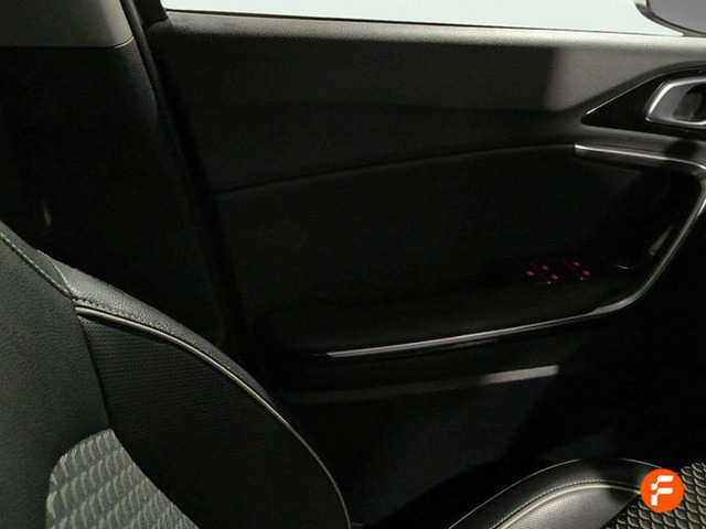 Foto 18 Kia Ceed 1.5 MHEV Tech DCT 118 kW (160 CV)