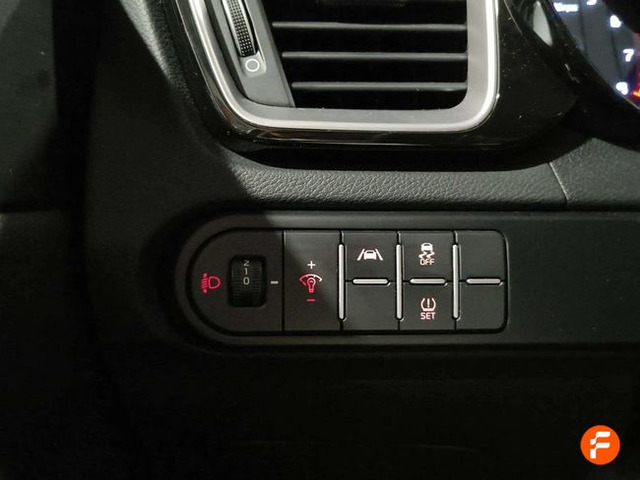 Foto 24 Kia Ceed 1.5 MHEV Tech DCT 118 kW (160 CV)