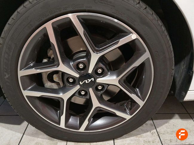 Foto 25 Kia Ceed 1.5 MHEV Tech DCT 118 kW (160 CV)