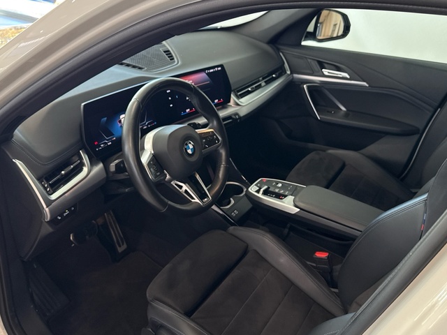 BMW X1 sDrive18d color Blanco. Año 2024. 110KW(150CV). Diésel. En concesionario Burgocar (Bmw y Mini) de Burgos