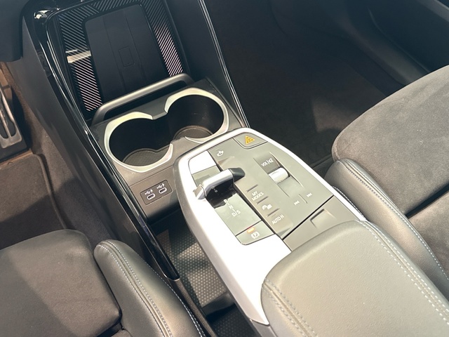 BMW X1 sDrive18d color Blanco. Año 2024. 110KW(150CV). Diésel. En concesionario Burgocar (Bmw y Mini) de Burgos