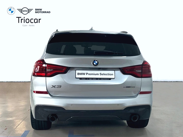 BMW X3 xDrive30e color Gris Plata. Año 2021. 215KW(292CV). Híbrido Electro/Gasolina. En concesionario Triocar Gijón (Bmw y Mini) de Asturias