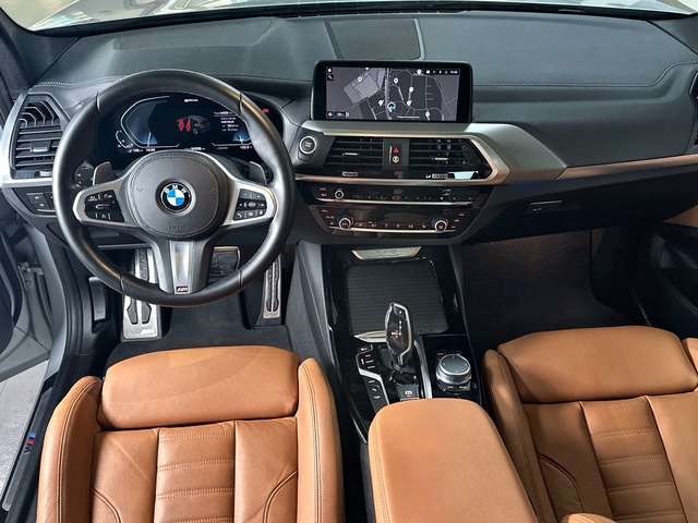 BMW X3 xDrive30e color Gris Plata. Año 2021. 215KW(292CV). Híbrido Electro/Gasolina. En concesionario Triocar Gijón (Bmw y Mini) de Asturias