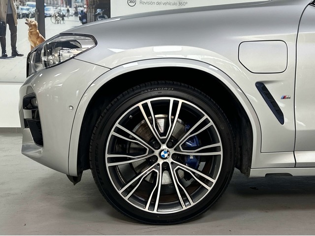 BMW X3 xDrive30e color Gris Plata. Año 2021. 215KW(292CV). Híbrido Electro/Gasolina. En concesionario Triocar Gijón (Bmw y Mini) de Asturias