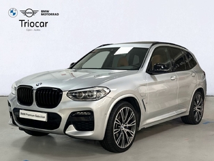 Fotos de BMW X3 xDrive30e color Gris Plata. Año 2021. 215KW(292CV). Híbrido Electro/Gasolina. En concesionario Triocar Gijón (Bmw y Mini) de Asturias