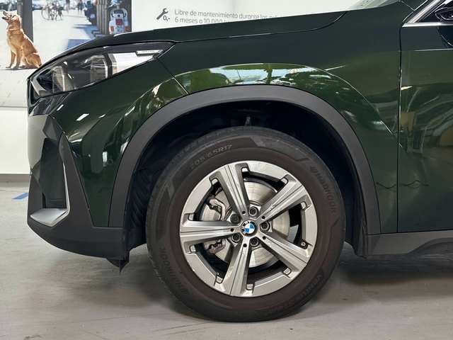 BMW X1 sDrive18d color Verde. Año 2022. 110KW(150CV). Diésel. En concesionario Triocar Gijón (Bmw y Mini) de Asturias