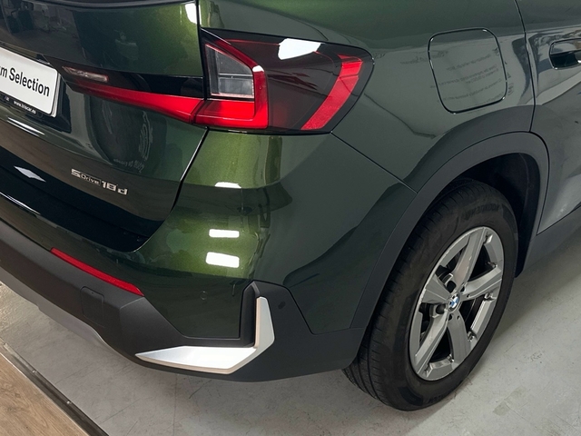 BMW X1 sDrive18d color Verde. Año 2022. 110KW(150CV). Diésel. En concesionario Triocar Gijón (Bmw y Mini) de Asturias