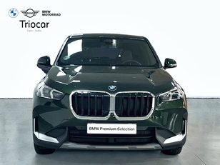 Fotos de BMW X1 sDrive18d color Verde. Año 2022. 110KW(150CV). Diésel. En concesionario Triocar Gijón (Bmw y Mini) de Asturias