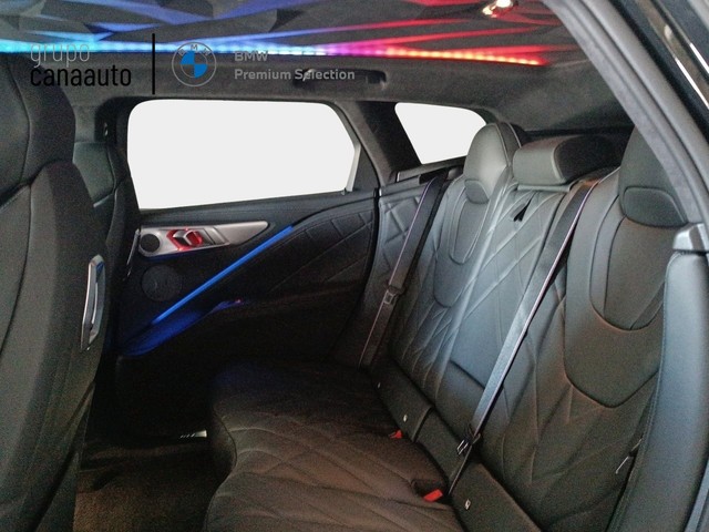 BMW XM 50e color Negro. Año 2025. 350KW(476CV). Híbrido Electro/Gasolina. En concesionario DEMO de Sta. C. Tenerife
