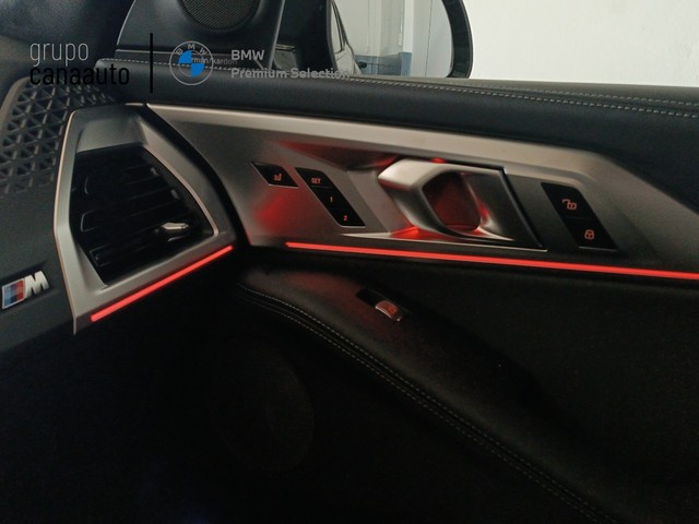 BMW XM 50e color Negro. Año 2025. 350KW(476CV). Híbrido Electro/Gasolina. En concesionario DEMO de Sta. C. Tenerife