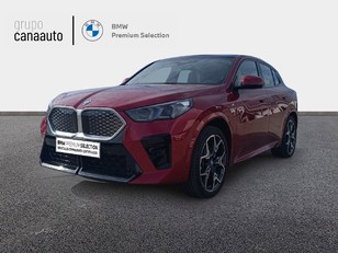 Fotos de BMW iX2 xDrive30 color Rojo. Año 2024. 230KW(313CV). Eléctrico. En concesionario TACO de Sta. C. Tenerife