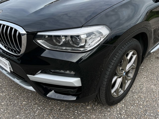 BMW X3 xDrive20d color Negro. Año 2021. 140KW(190CV). Diésel. En concesionario Celtamotor Vigo de Pontevedra