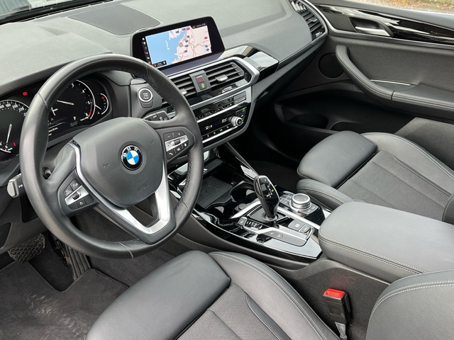 BMW X3 xDrive20d color Negro. Año 2021. 140KW(190CV). Diésel. En concesionario Celtamotor Vigo de Pontevedra