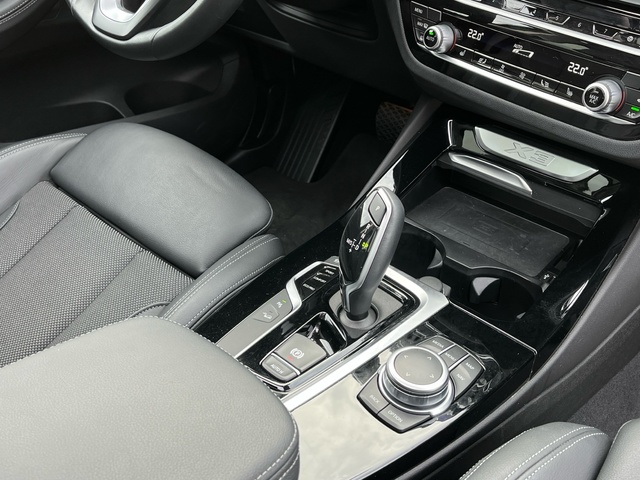 BMW X3 xDrive20d color Negro. Año 2021. 140KW(190CV). Diésel. En concesionario Celtamotor Vigo de Pontevedra