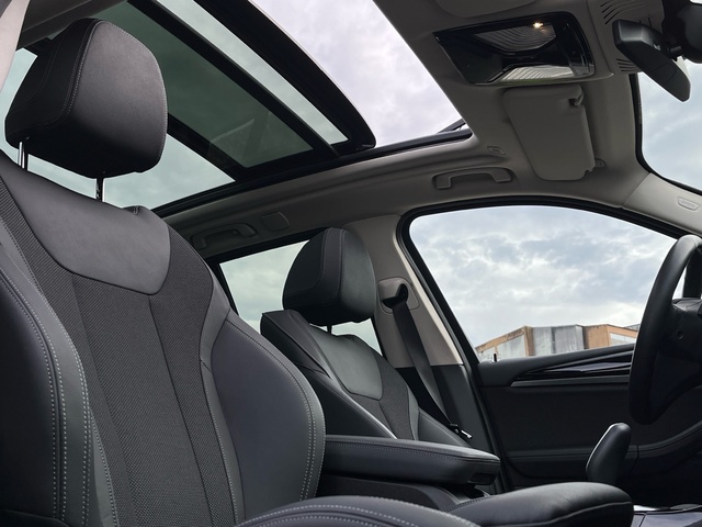 BMW X3 xDrive20d color Negro. Año 2021. 140KW(190CV). Diésel. En concesionario Celtamotor Vigo de Pontevedra