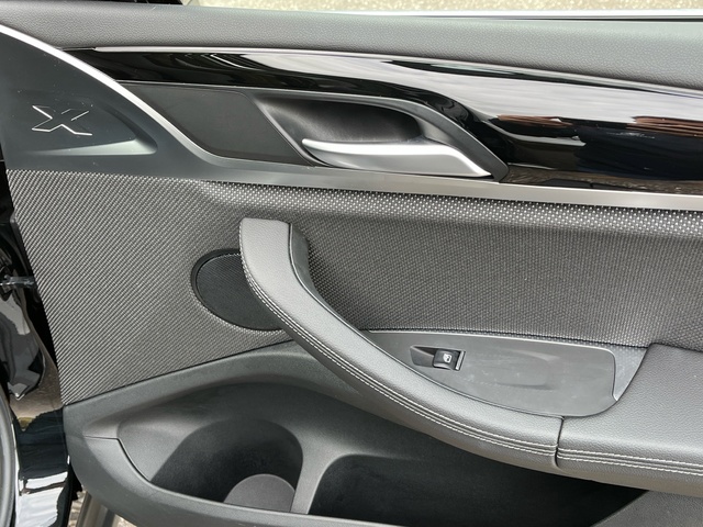 BMW X3 xDrive20d color Negro. Año 2021. 140KW(190CV). Diésel. En concesionario Celtamotor Vigo de Pontevedra