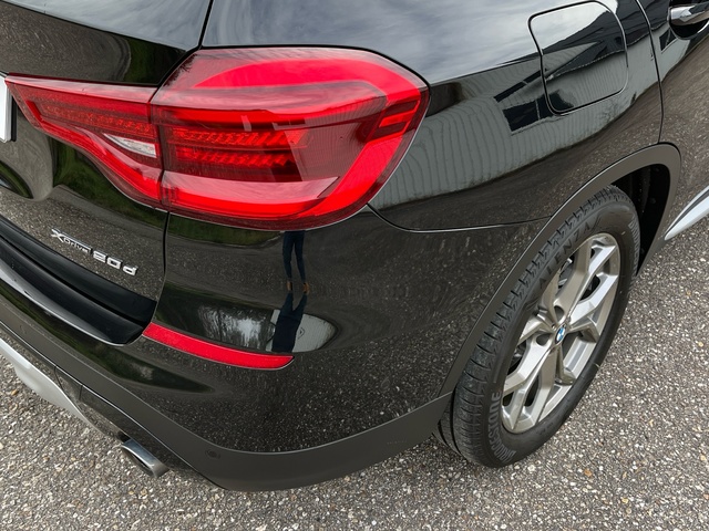 BMW X3 xDrive20d color Negro. Año 2021. 140KW(190CV). Diésel. En concesionario Celtamotor Vigo de Pontevedra