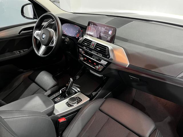 BMW X3 xDrive20d color Gris. Año 2020. 140KW(190CV). Diésel. En concesionario Unicars Ponent de Lleida