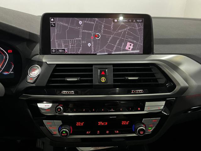 BMW X3 xDrive20d color Gris. Año 2020. 140KW(190CV). Diésel. En concesionario Unicars Ponent de Lleida