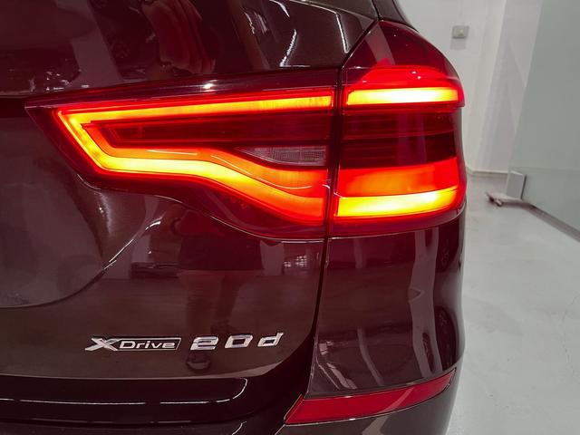 BMW X3 xDrive20d color Gris. Año 2020. 140KW(190CV). Diésel. En concesionario Unicars Ponent de Lleida