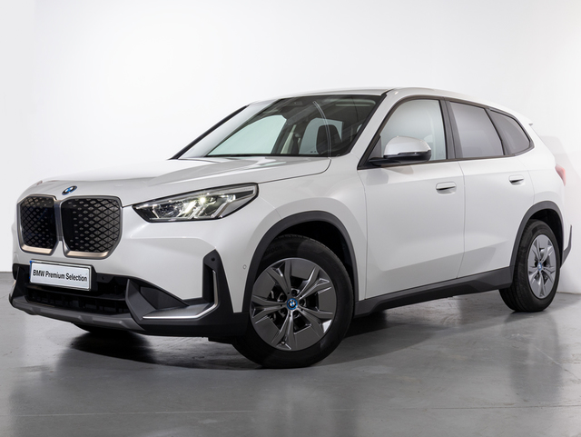 BMW iX1 eDrive20 color Blanco. Año 2025. 150KW(204CV). Eléctrico. En concesionario Oliva Motor Girona de Girona