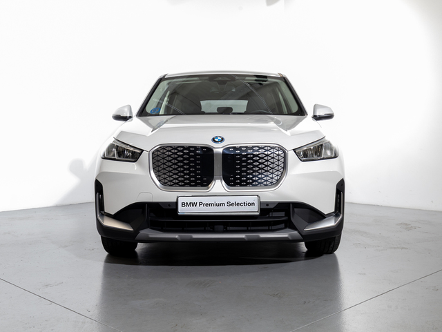 BMW iX1 eDrive20 color Blanco. Año 2025. 150KW(204CV). Eléctrico. En concesionario Oliva Motor Girona de Girona