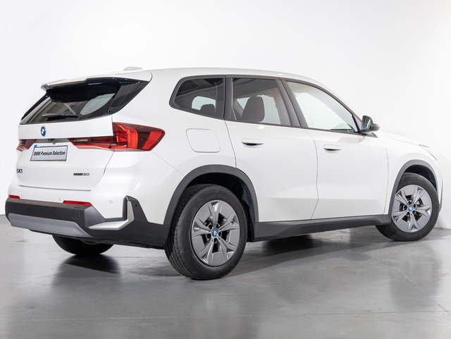 BMW iX1 eDrive20 color Blanco. Año 2025. 150KW(204CV). Eléctrico. En concesionario Oliva Motor Girona de Girona