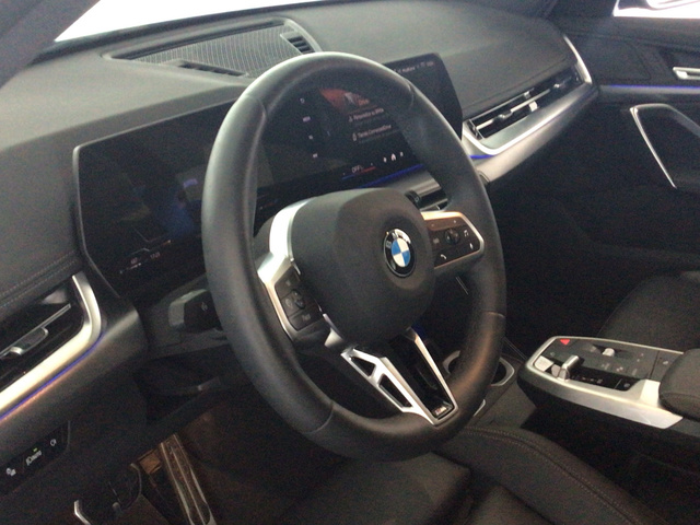 BMW X1 sDrive20d color Azul. Año 2024. 120KW(163CV). Diésel. En concesionario BYmyCAR Madrid - Algete de Madrid