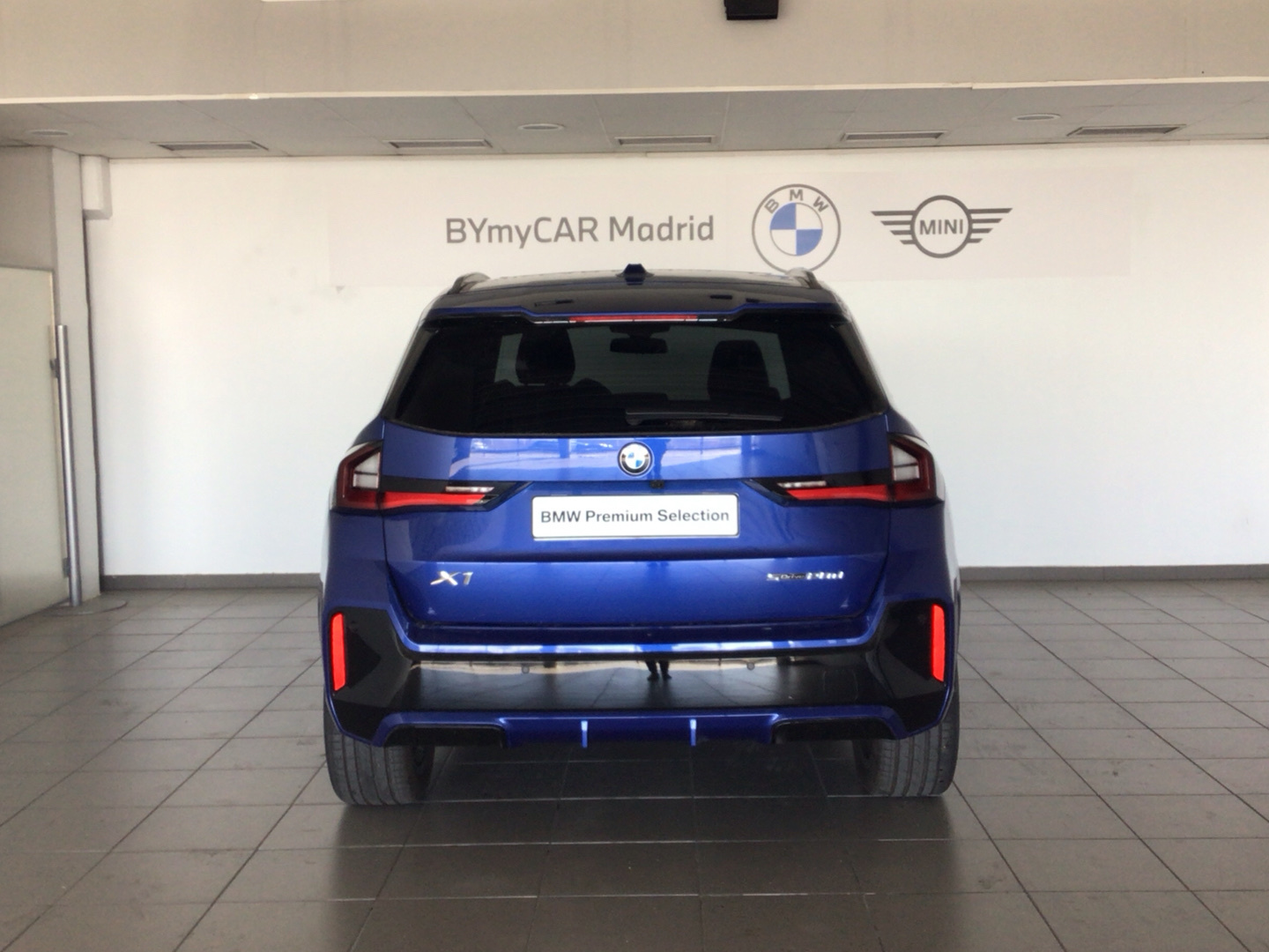 BMW X1 sDrive20d color Azul. Año 2024. 120KW(163CV). Diésel. En concesionario BYmyCAR Madrid - Alcalá de Madrid