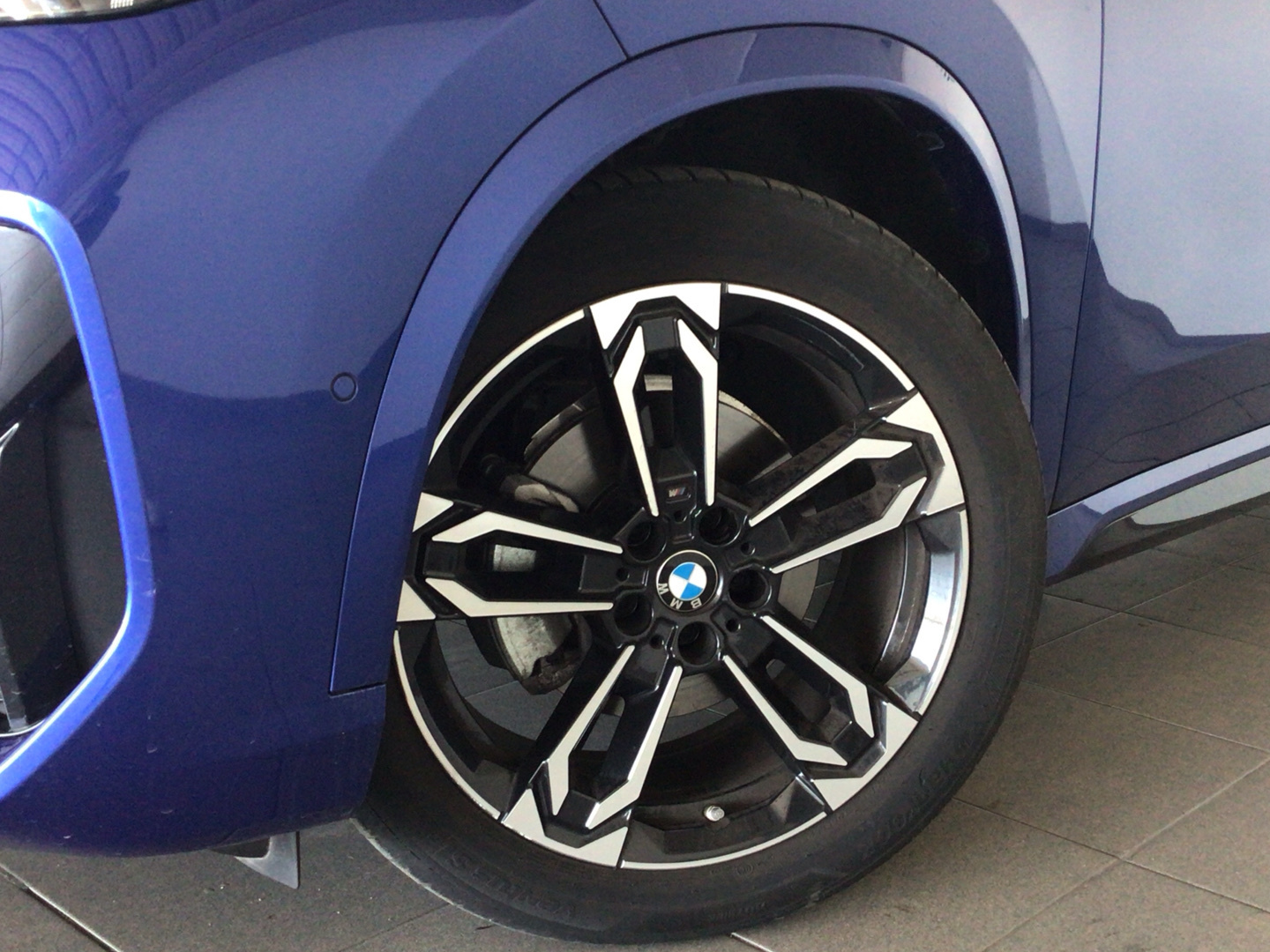 BMW X1 sDrive20d color Azul. Año 2024. 120KW(163CV). Diésel. En concesionario BYmyCAR Madrid - Alcalá de Madrid