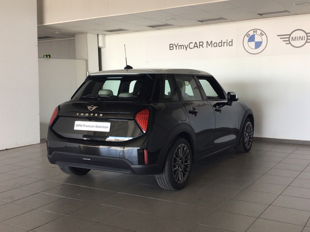 fotoG 3 del MINI MINI 5 Puertas Cooper C 115 kW (156 CV) 156cv Gasolina del 2025 en Madrid