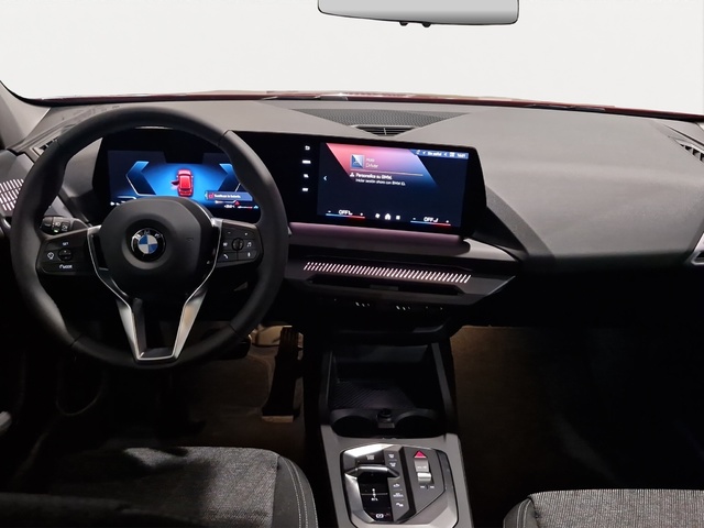 BMW Serie 1 120i color Rojo. Año 2025. 125KW(170CV). Gasolina. En concesionario Movitransa Cars Jerez de Cádiz